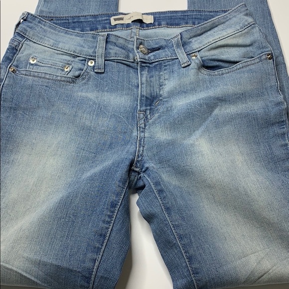 Levi’s skinny leg light wash jeans - Picture 6 of 8